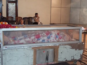 केशव कुंज में अंतिम दर्शऩ के लिये रखा पार्थिव शरीर